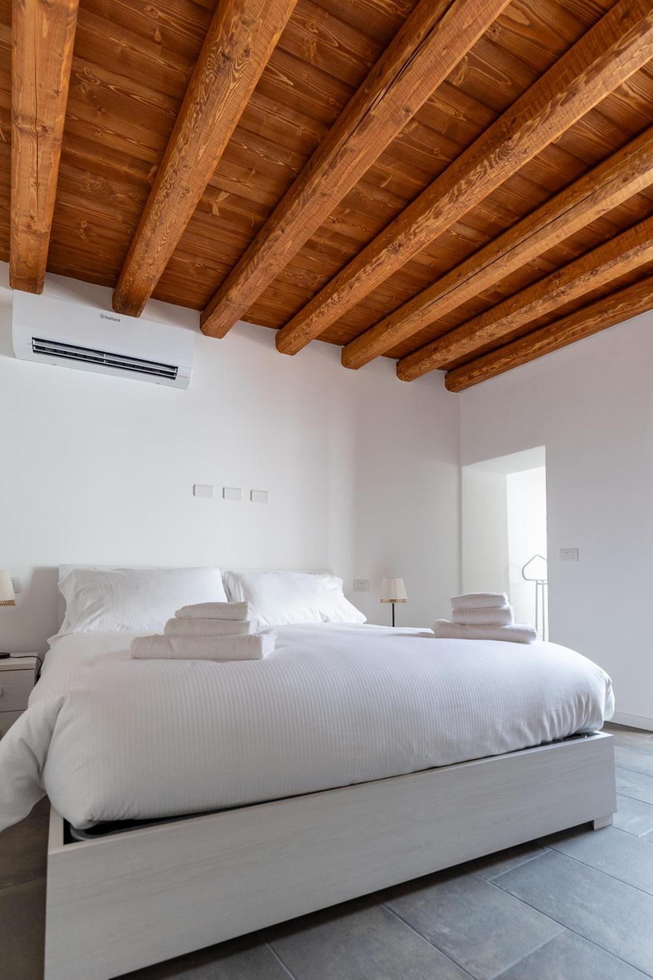 Piazza Del Lago Suites Menaggio Extérieur photo